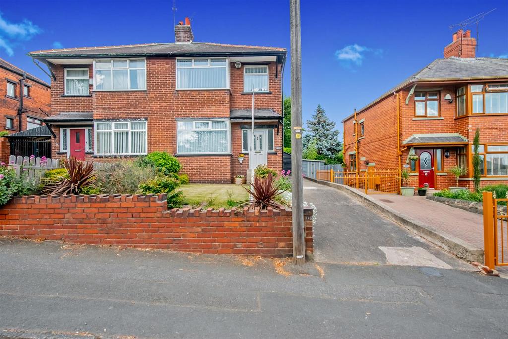 Detached Garage / Off Street Parking / Driveway: