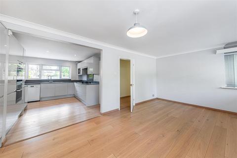 5 bedroom detached house to rent, Mark Way, Godalming GU7