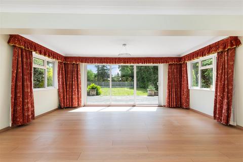 5 bedroom detached house to rent, Mark Way, Godalming GU7