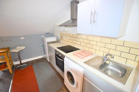 1 bedroom apartment to rent, Kirkstall Avenue, Leeds LS5