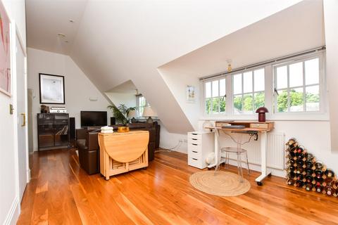 1 bedroom flat for sale, Linden Court, Reigate RH2