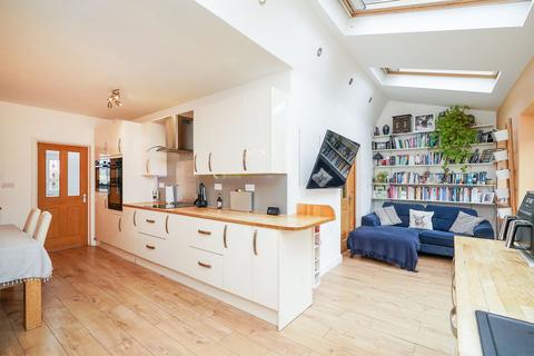 46 Meadow Grove, Sheffield, S17 4FE