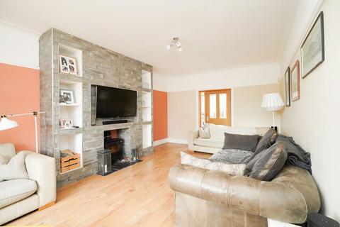 46 Meadow Grove, Sheffield, S17 4FE