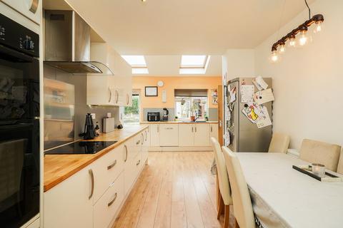 46 Meadow Grove, Sheffield, S17 4FE