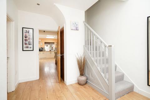46 Meadow Grove, Sheffield, S17 4FE