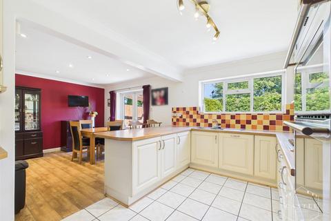 16 Aster Close, Burbage, Hinckley, LE10 2UG
