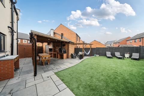 6 Amberoid Drive, Bishops Cleeve, Cheltenham, GL52 7ZX