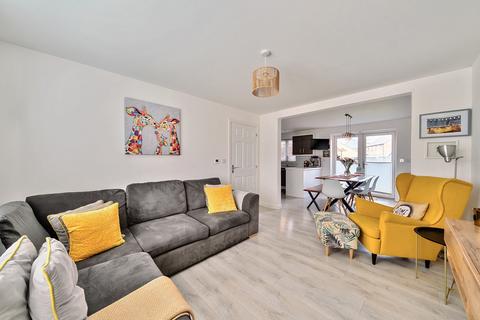 6 Amberoid Drive, Bishops Cleeve, Cheltenham, GL52 7ZX