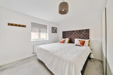 6 Amberoid Drive, Bishops Cleeve, Cheltenham, GL52 7ZX