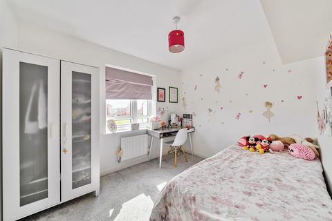 6 Amberoid Drive, Bishops Cleeve, Cheltenham, GL52 7ZX