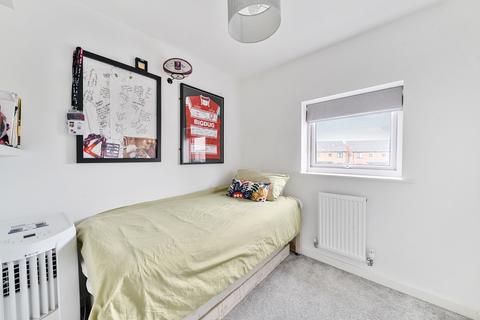6 Amberoid Drive, Bishops Cleeve, Cheltenham, GL52 7ZX