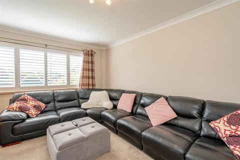 28 Blondell Drive, Bognor Regis, PO21 4BN