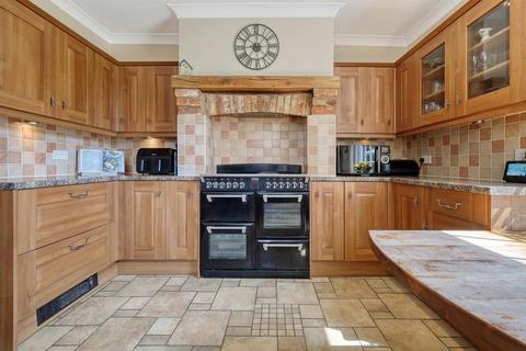 4 bedroom detached house for sale, Noak Hill Road, Billericay