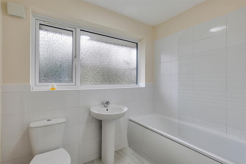 15 Bathroom.jpg