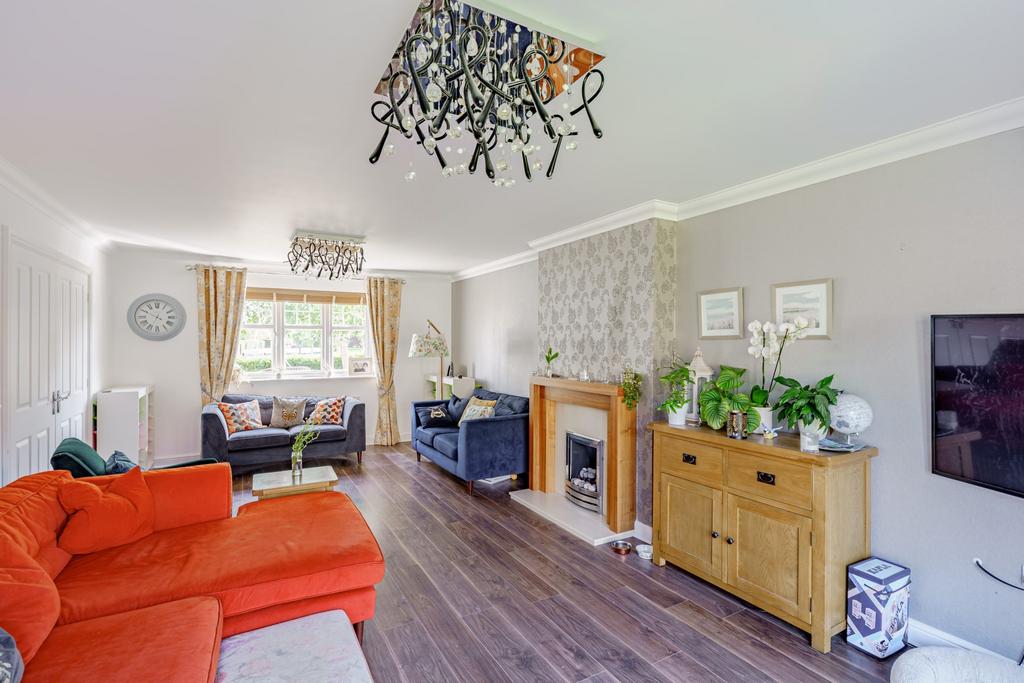4 Haining Avenue, Dumfries, DG1 3 FY - Braidwoods S
