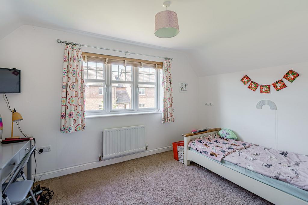 4 Haining Avenue, Dumfries, DG1 3 FY - Braidwoods S