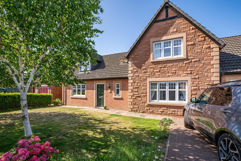 4 Haining Avenue, Dumfries, DG1 3 FY - Braidwoods S