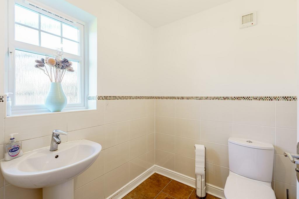 4 Haining Avenue, Dumfries, DG1 3 FY - Braidwoods S