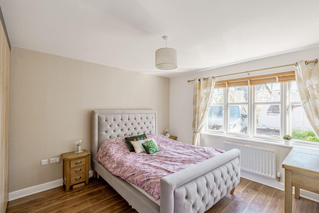 4 Haining Avenue, Dumfries, DG1 3 FY - Braidwoods S