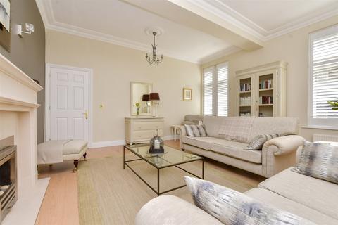3 bedroom ground floor flat for sale, The Green, Coulsdon CR5