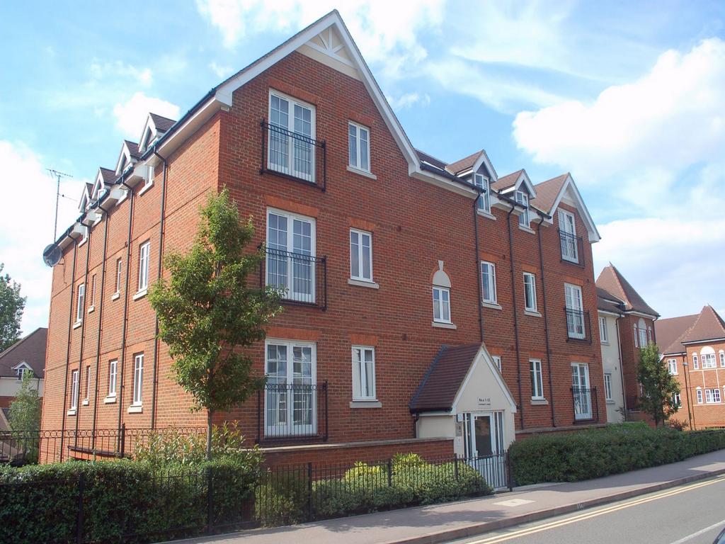 Rosemary Lodge, Whinbush Road, Hitchin, Hertfordshire 1 bed flat £800