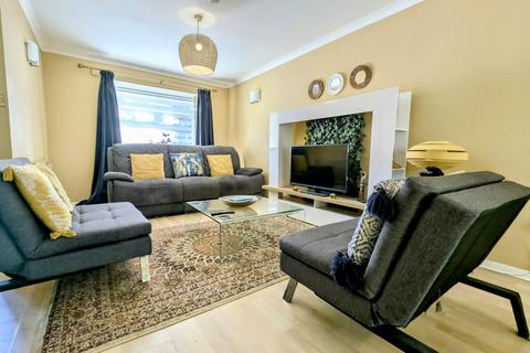 3 bedroom end of terrace house for sale, Sutherland Close, Bordon GU35
