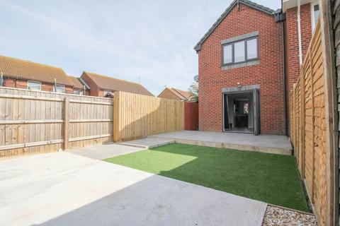 2 bedroom end of terrace house for sale, Baildon Crescent*Great Value for Money*