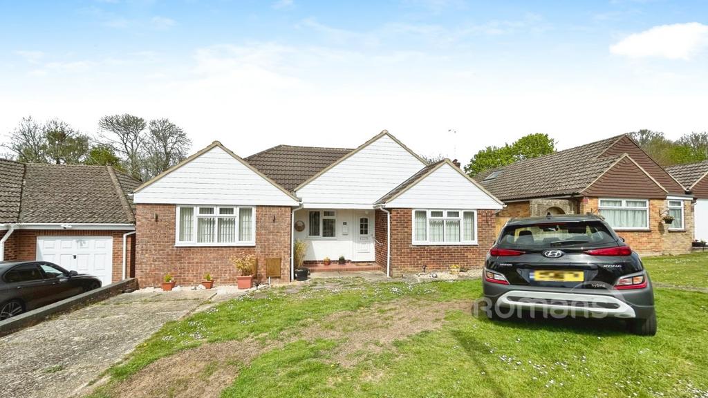 Foyle Park, Basingstoke, Hampshire 3 bed bungalow - £725,000