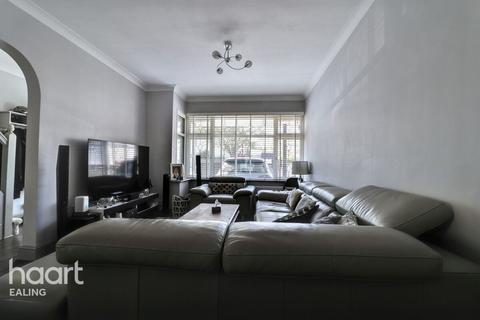 4 bedroom semi-detached house to rent, Adrienne Avenue, SOUTHALL
