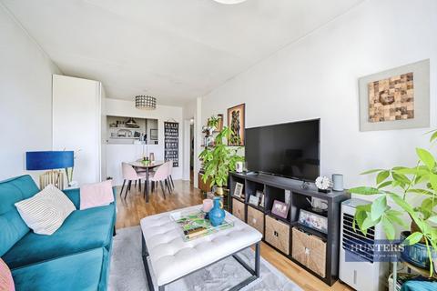42 Reachview Close, London, NW1 0TY