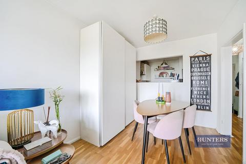42 Reachview Close, London, NW1 0TY