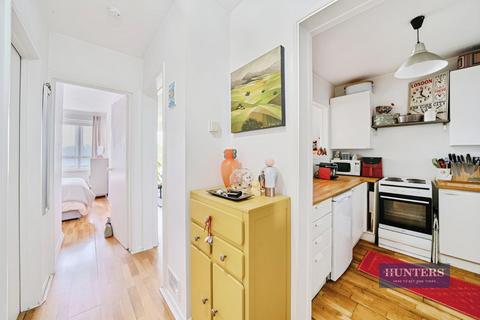 42 Reachview Close, London, NW1 0TY
