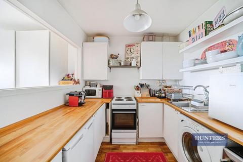42 Reachview Close, London, NW1 0TY