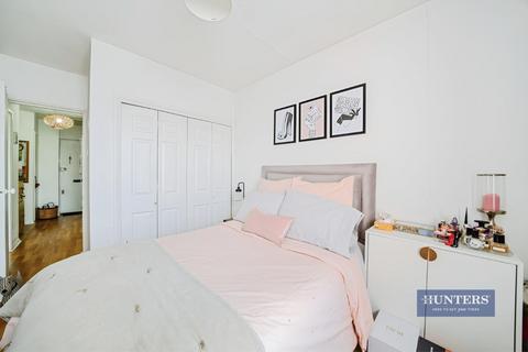 42 Reachview Close, London, NW1 0TY