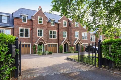 5 bedroom terraced house for sale, Larchfield Close, Weybridge, Surrey, KT13