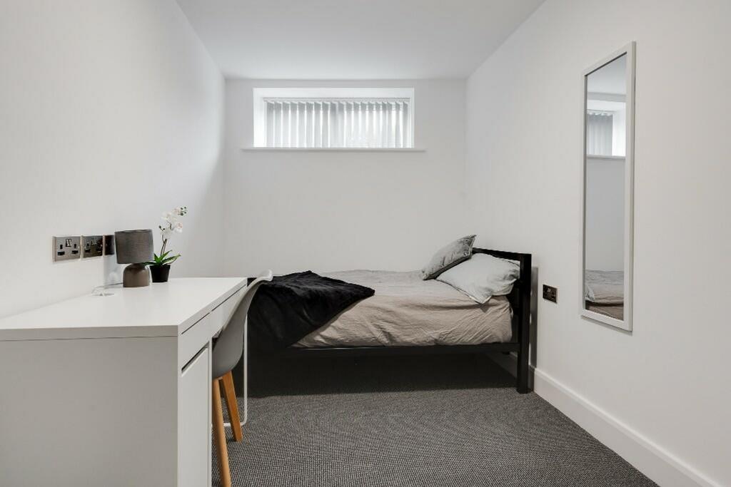 A beautifully designed double bedroom featuring...