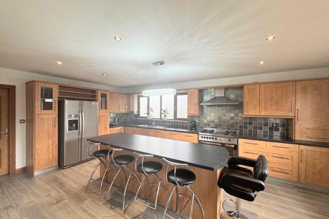 4 bedroom detached house for sale, Laund Road, Huddersfield HD3