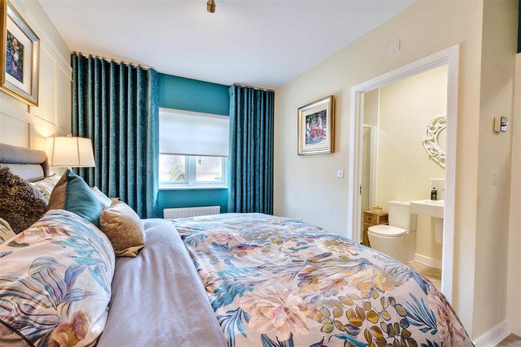 Bedroom 1 5.jpeg