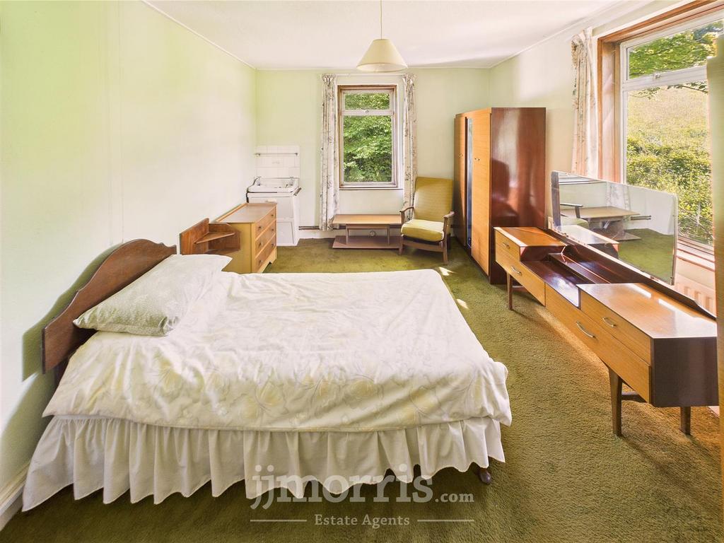 Bedroom 2 (Rear)