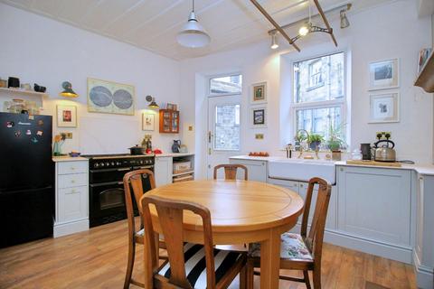 15 Orchard Lane, Guiseley, Leeds, LS20 9HZ