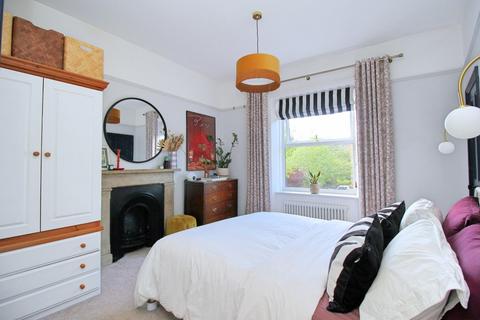 15 Orchard Lane, Guiseley, Leeds, LS20 9HZ