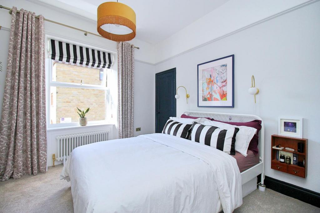Bed1b.jpg