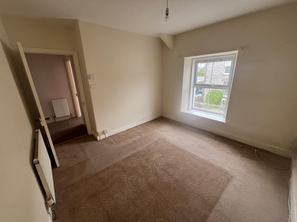 Front bedroom 2