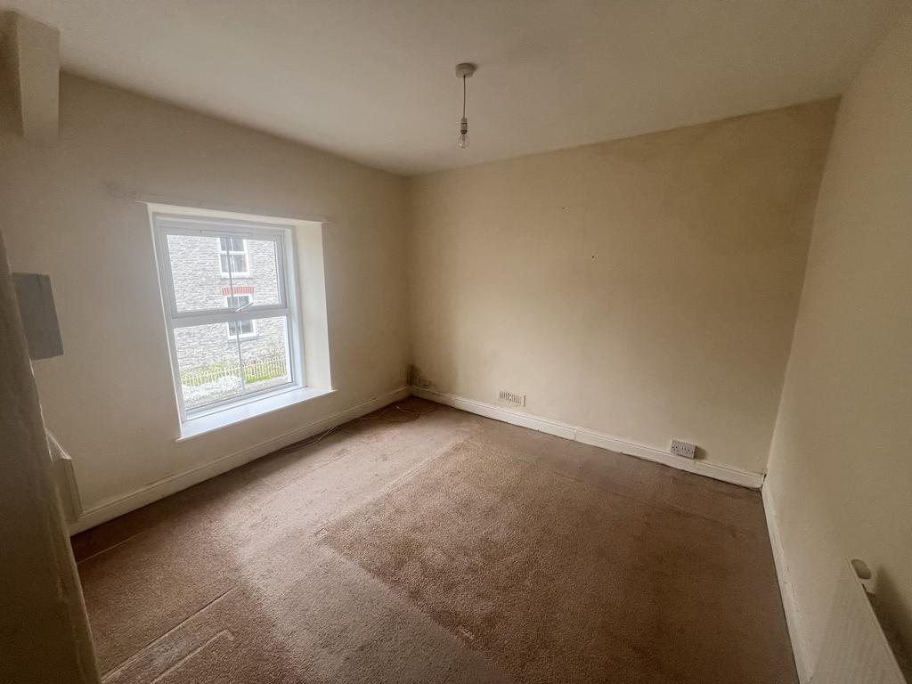Front bedroom 2