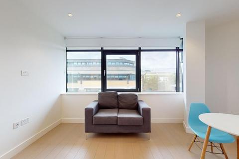 Studio to rent, New Horizons Court