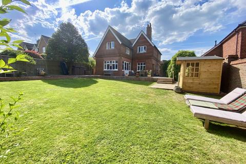 Yorick Cottage Weycombe Road, Haslemere, GU27 1EL