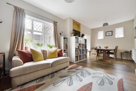Yorick Cottage Weycombe Road, Haslemere, GU27 1EL