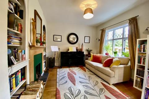 Yorick Cottage Weycombe Road, Haslemere, GU27 1EL