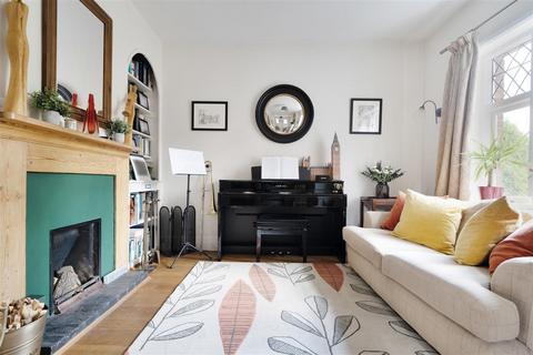 Yorick Cottage Weycombe Road, Haslemere, GU27 1EL