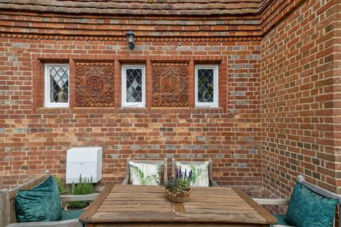 Yorick Cottage Weycombe Road, Haslemere, GU27 1EL